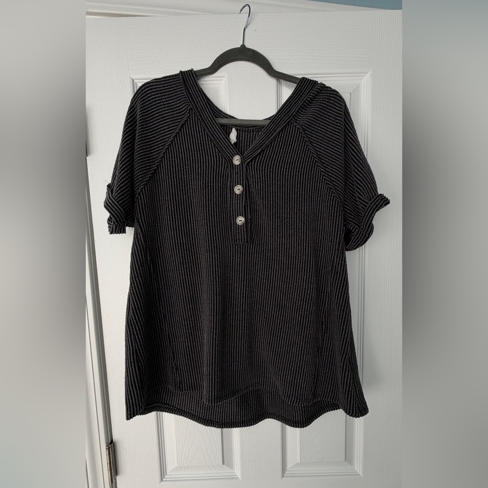 Andree Black Gray Ribbed Button Down Top